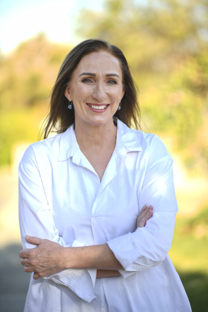 Carrie Cox author